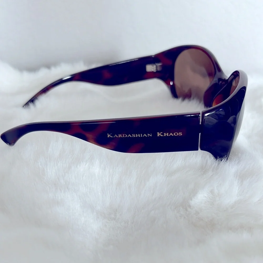 Women’s Kardashian Khaos Sunglasses - Picture 2 of 4